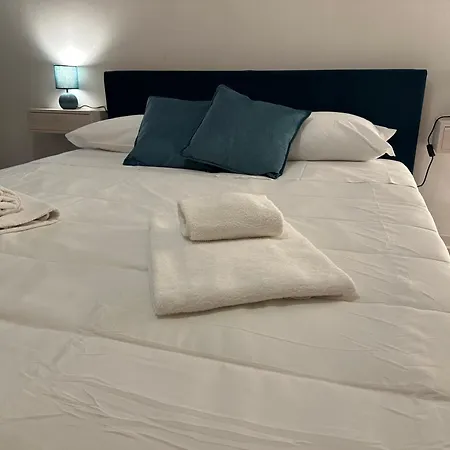 Moderno Bilocale Comodo Metro * 콜레뇨
