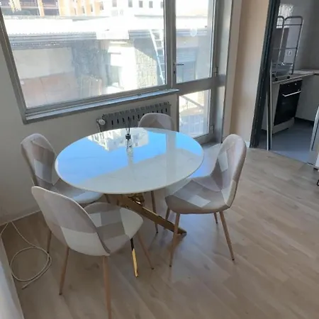 Moderno Bilocale Comodo Metro Apartment *